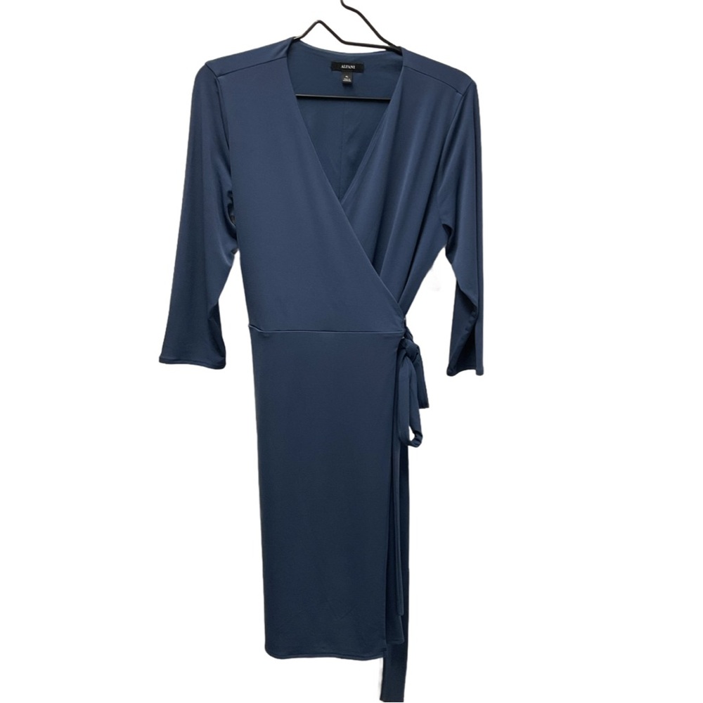 NWT ALFANI size PL blue wrap dress with 3/4 sleeves.